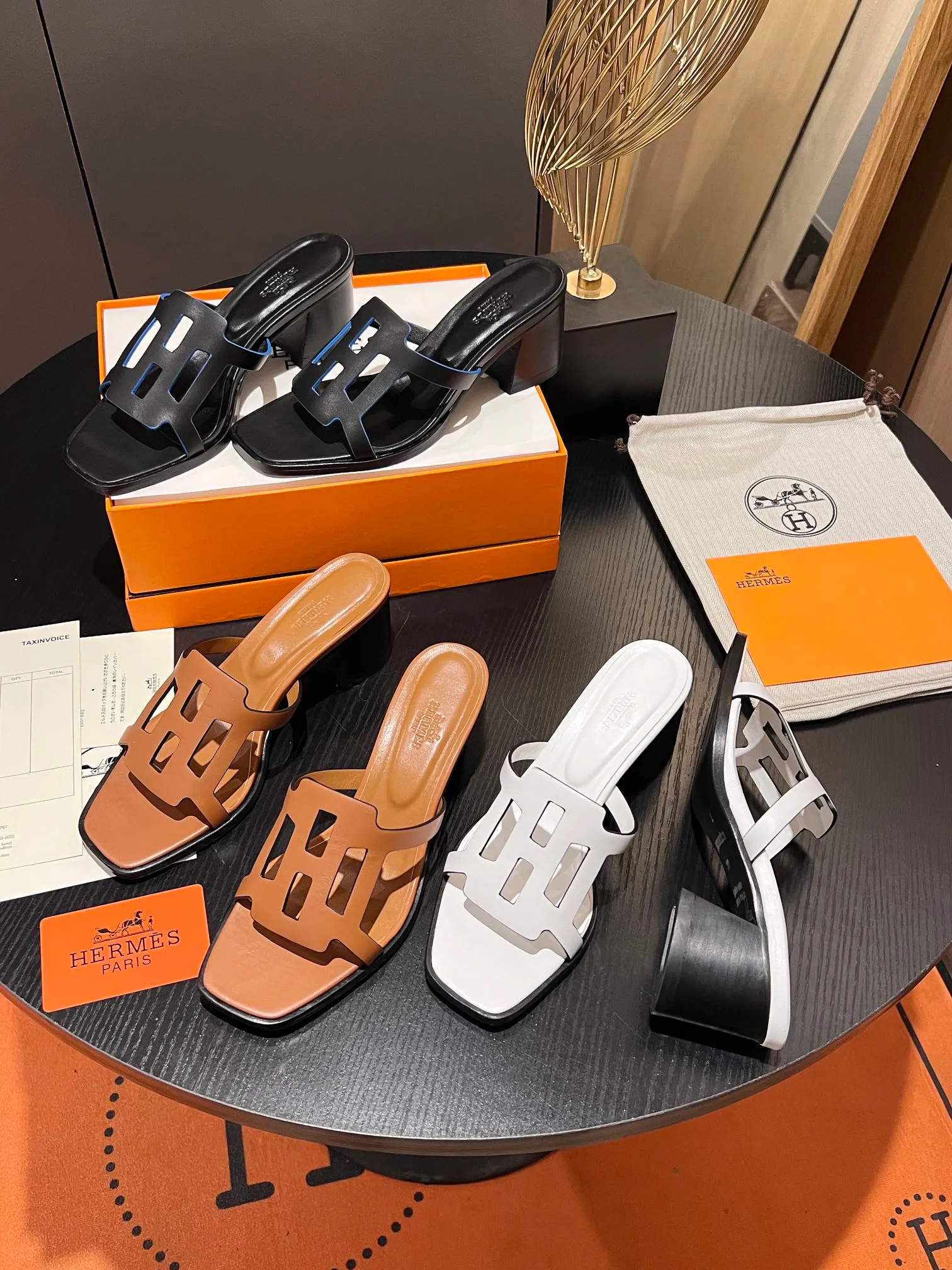 👟👟Ex-factory price 560👟👟 💋New! HERMES, 2024 thick heel series hollow H slides, look great on the feet! Original replica, synchronized at the counter. Upper material: advanced custom-made first-layer calfskin, inner padding sheepskin, Italian leather outsole. Multiple color options! Heel height: 6.5cm Size: 34-43 (34 41 42 43 customized items are non-refundable)